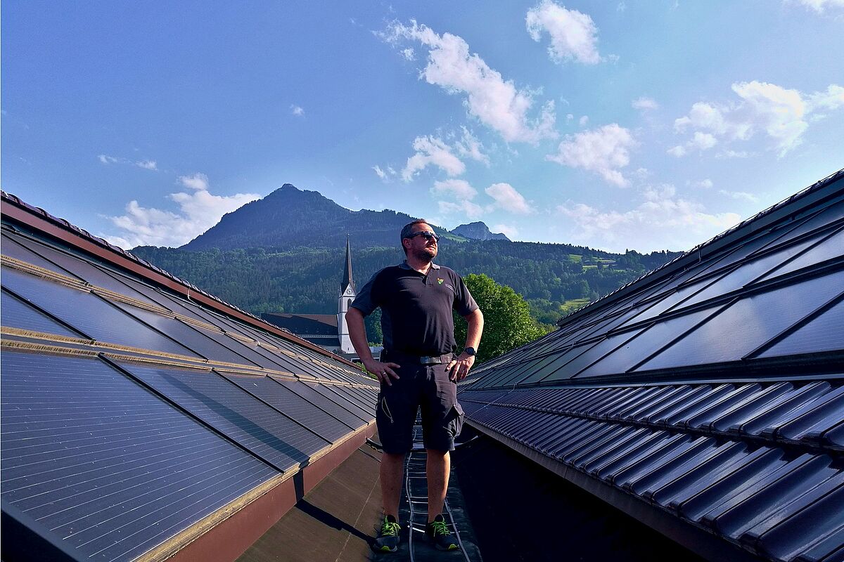 PV-Anlage auf dem Dach des Bildungszentrums